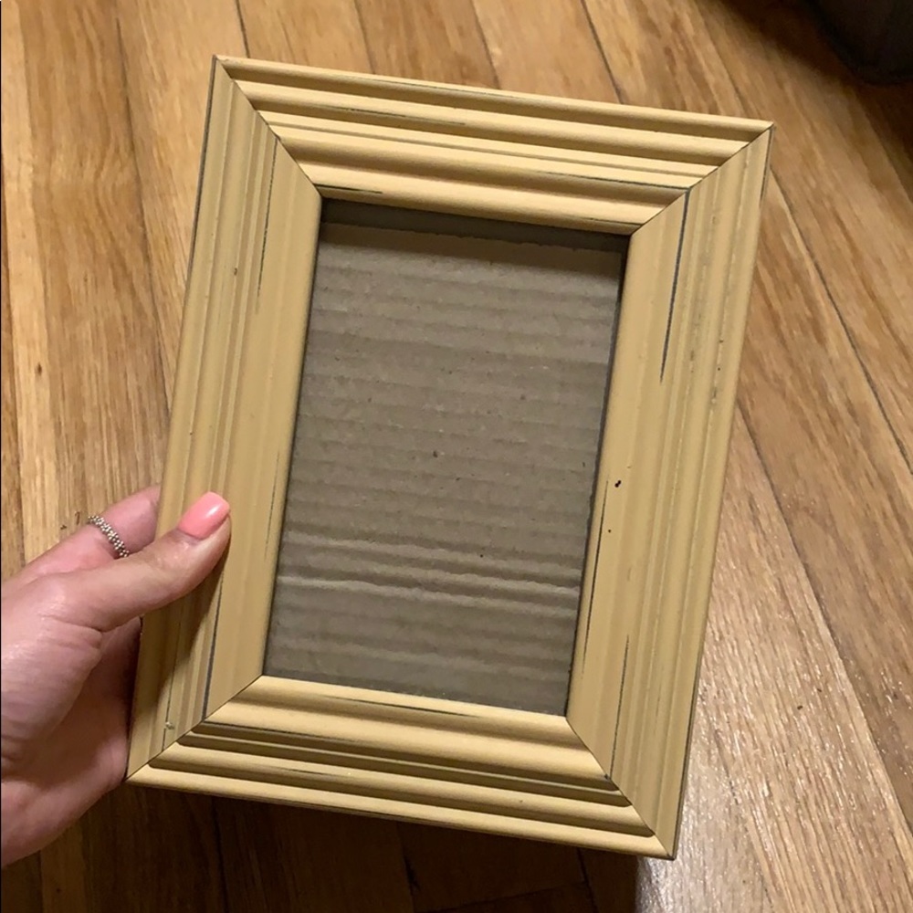 Pale yellow picture frame 4x6